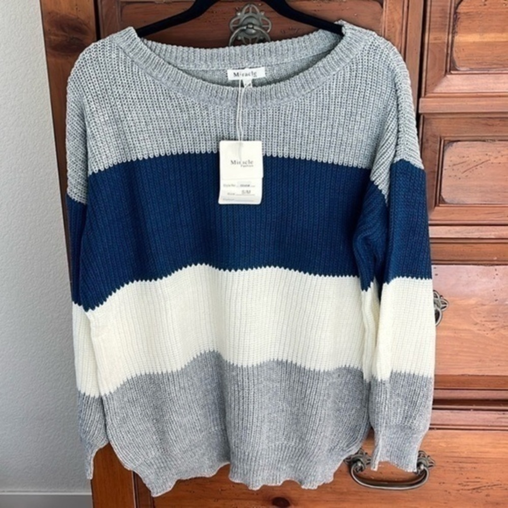 NWT Miracle Women’s Blue And Gray Striped Sweater Size S/M